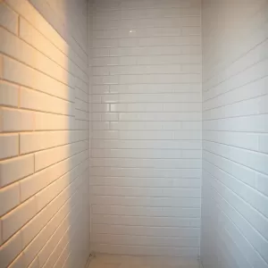 Jakie płytki do małej łazienki bez okna