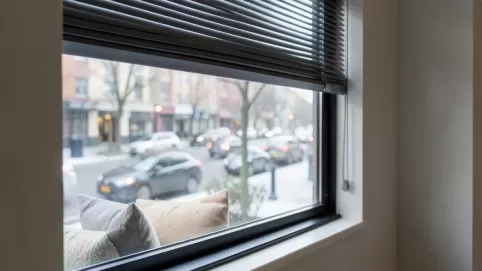 okno z roletą zewnętrzną